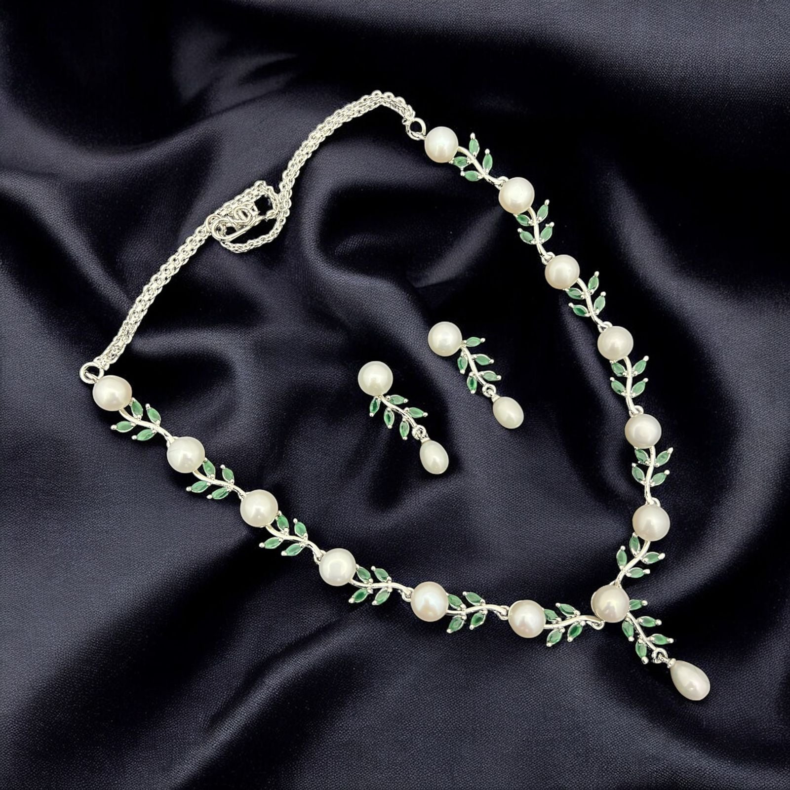 Delicate Leaf Motif Pearl Necklace Set in Silver Tone