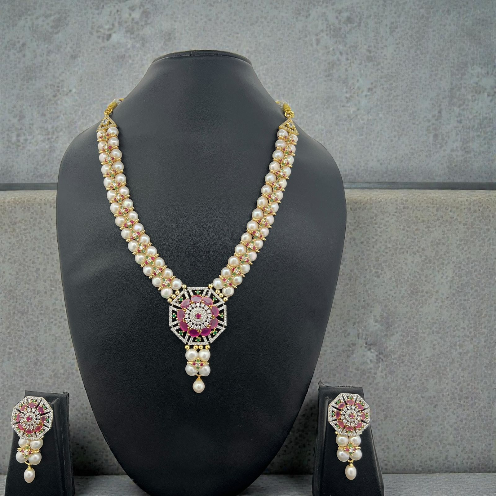 Emerald & Pearl Heritage Necklace Set with Diamond Accents