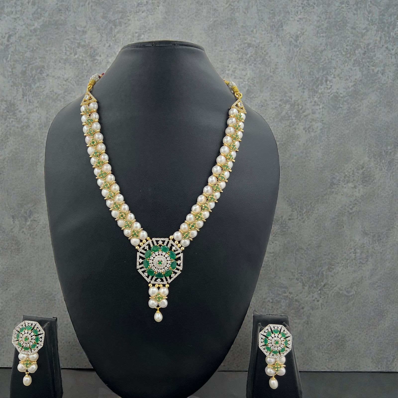 Emerald & Pearl Heritage Necklace Set with Diamond Accents