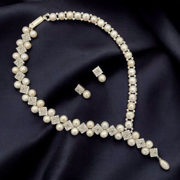 Pearl and Crystal Jewelry Set with Earrings