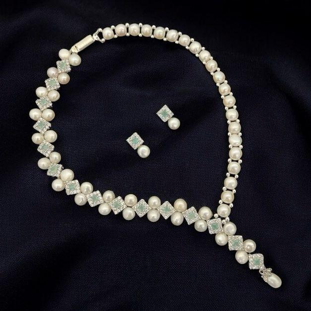 Pearl and Crystal Jewelry Set with Earrings