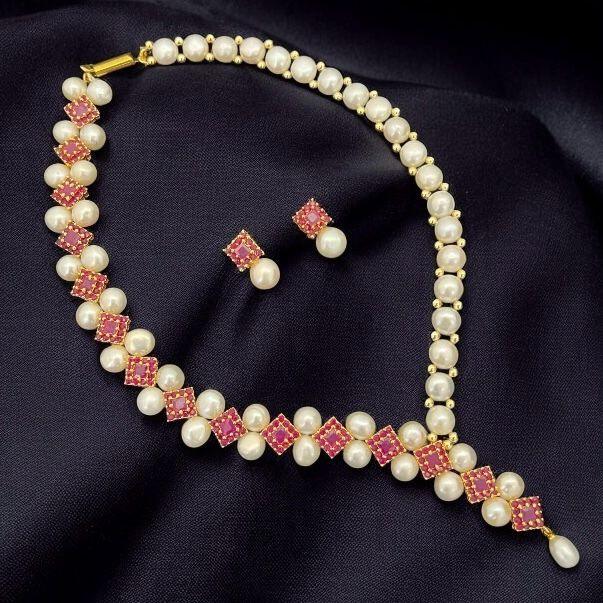 Pearl and Crystal Jewelry Set with Earrings