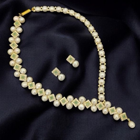 Pearl and Crystal Jewelry Set with Earrings