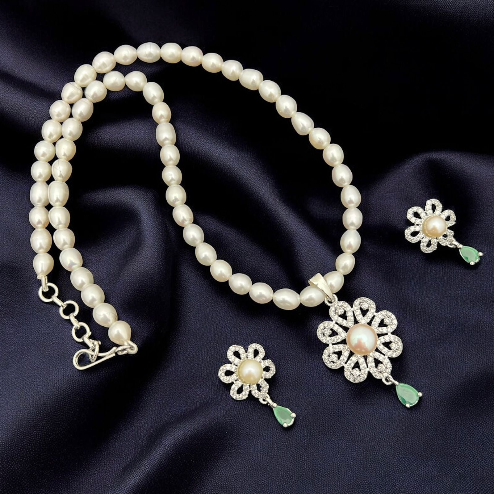Pearl and Crystal Flower Pendant Jewelry Set